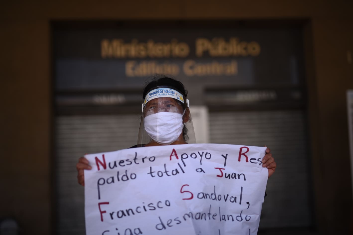 manifestación en el MInisterio Público para exigir la renuncia de la fiscal general Consuelo Porras