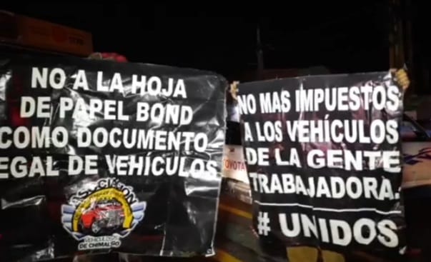 Importadores de vehículos bloquean ruta Interamericana