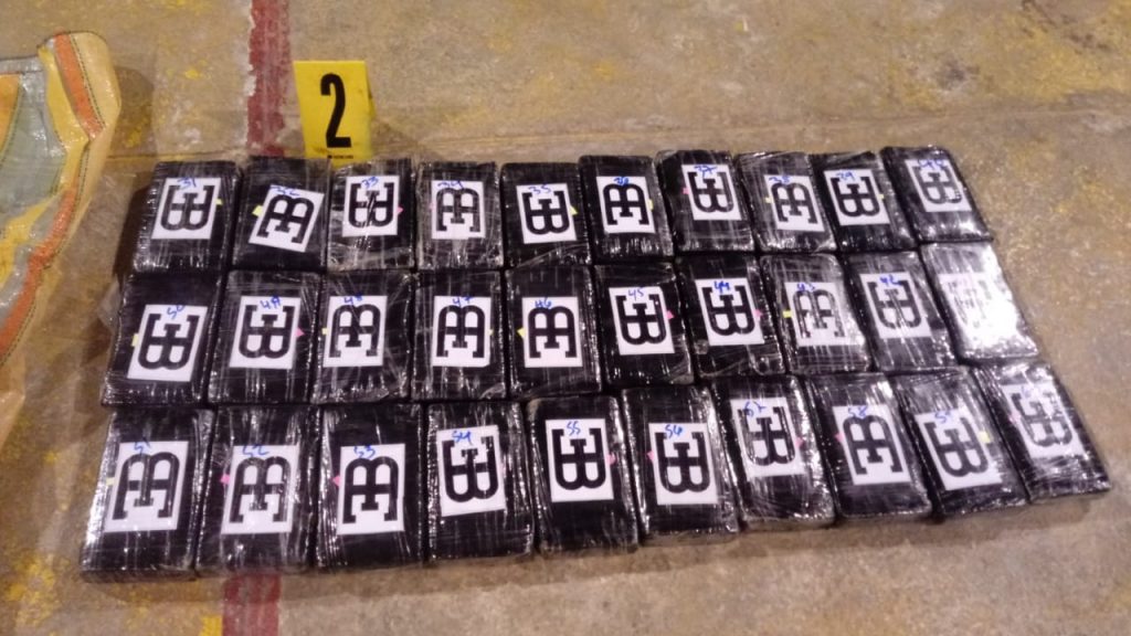 Localizan 142 kilos de cocaína en aeronave en Petén