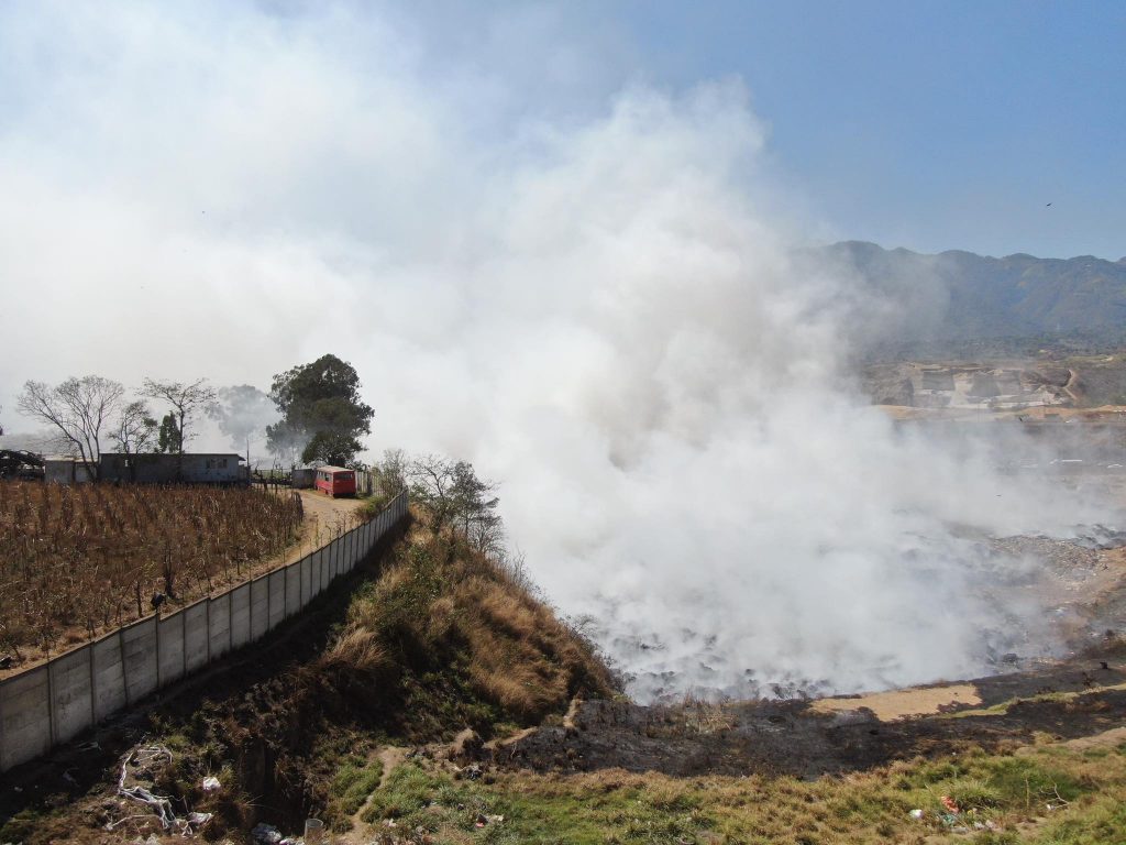 incendio en vertedero de basura de Villa Nueva