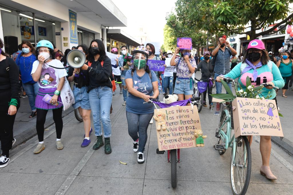 Mujeres y niñas protestan en el Centro Histórico