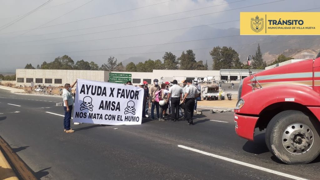 manifestación en ruta al Pacífico por incendio en vertedero de Villa Nueva