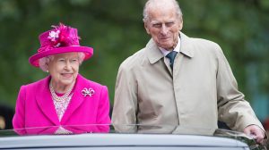 Príncipe Felipe y reina Isabel II