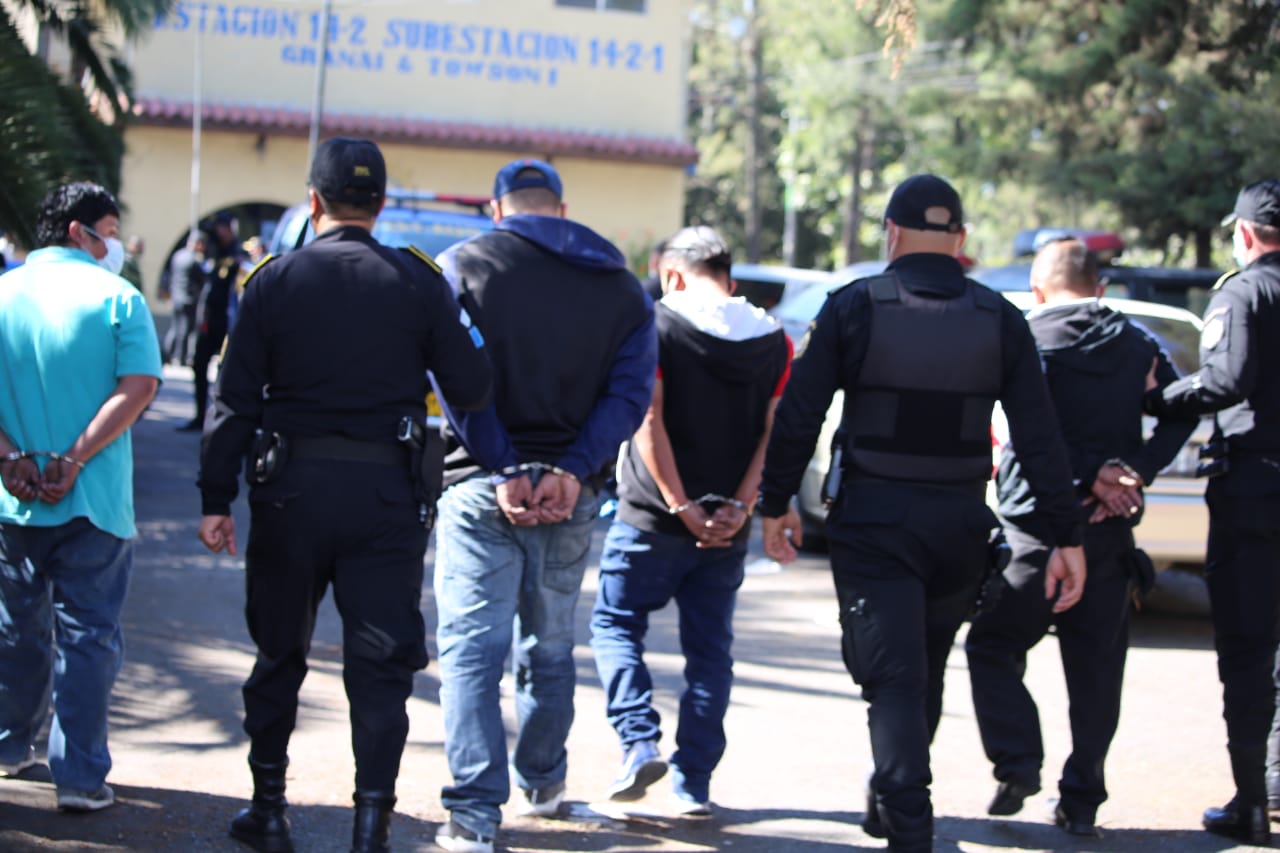 Presuntos saqueadores capturados en zona 11