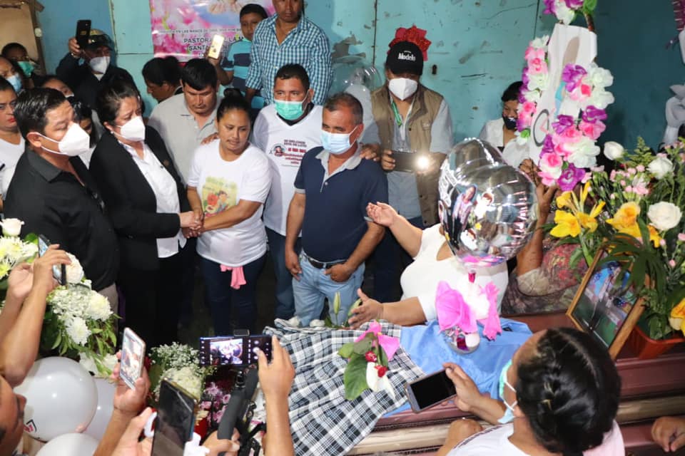 sepelio de la niña Sharon Figueroa en Petén