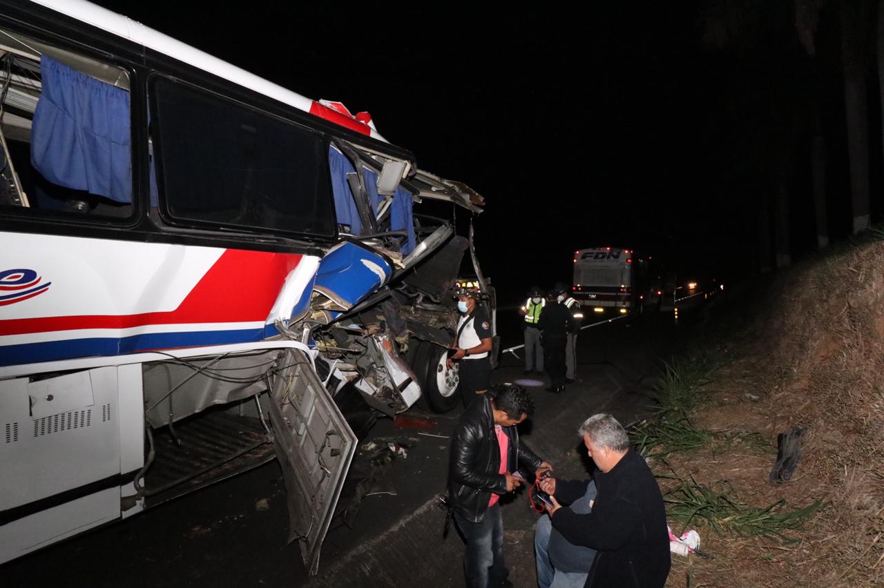 Hondureños heridos por accidente de tránsito en Escuintla