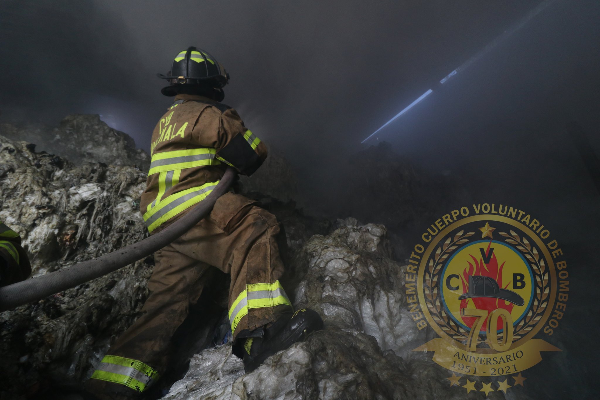 incendio en bodega de plásticos en zona 21