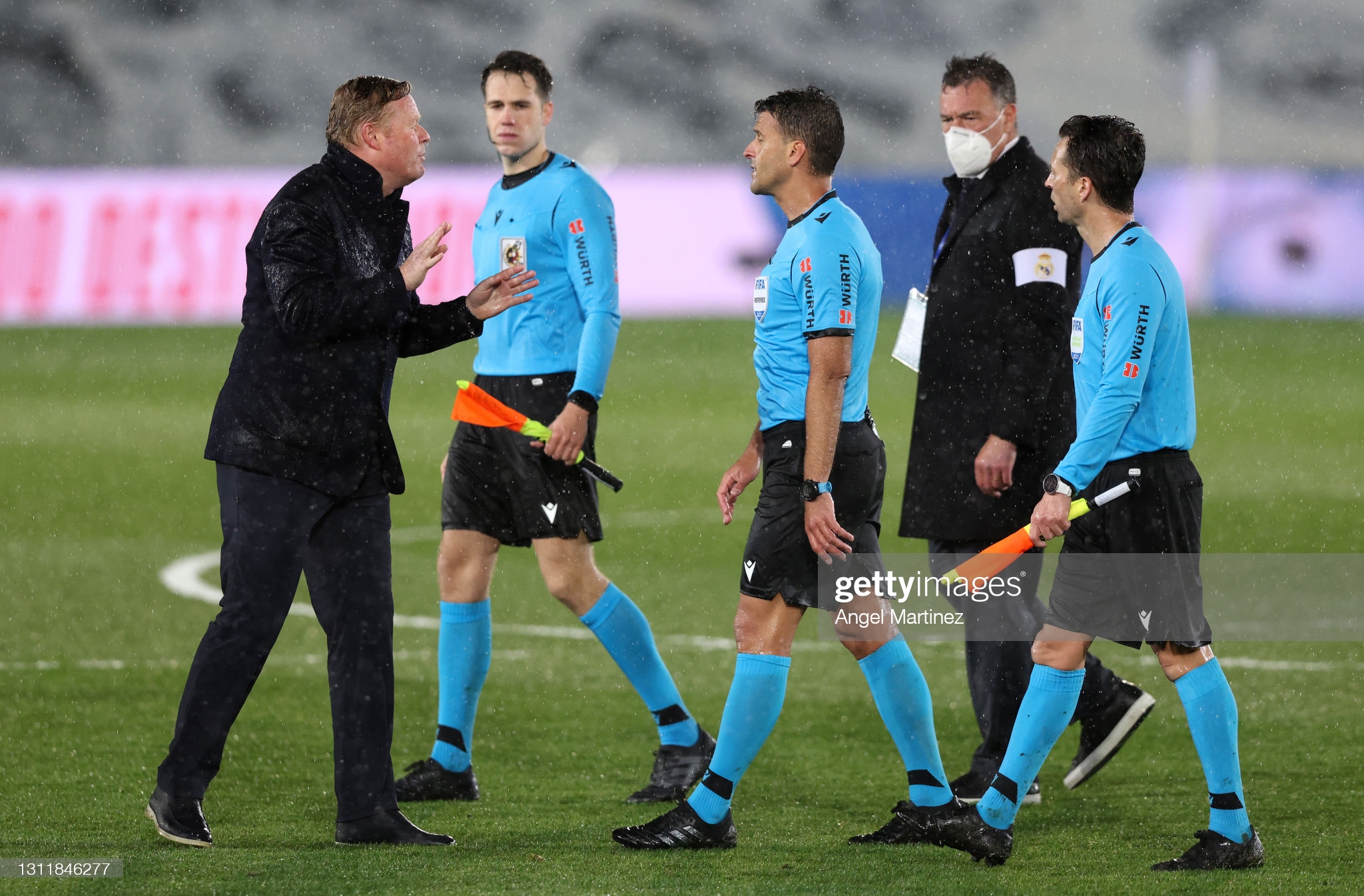 Koeman se queja del arbitraje del Clásico