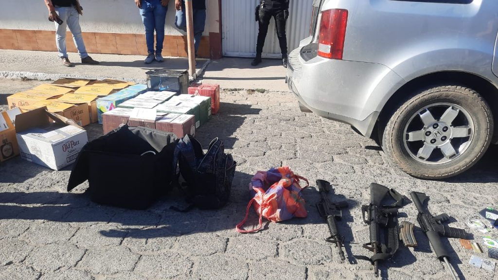 PNC decomisa armas de fuego, municiones y licores en El Progreso.