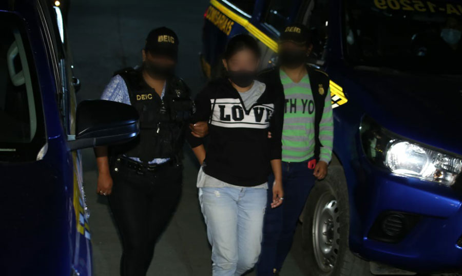 Mujer capturada en Amatitlán por maltrato infantil