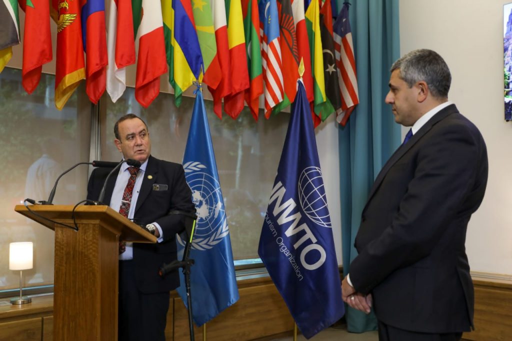 Presidente Alejandro Giammattei y Zurab Pololikashvili, secretario de la OMT