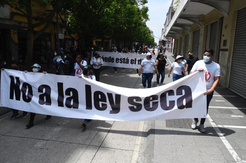 Trabajadores de restaurantes y centros nocturnos protestan contra Ley Seca