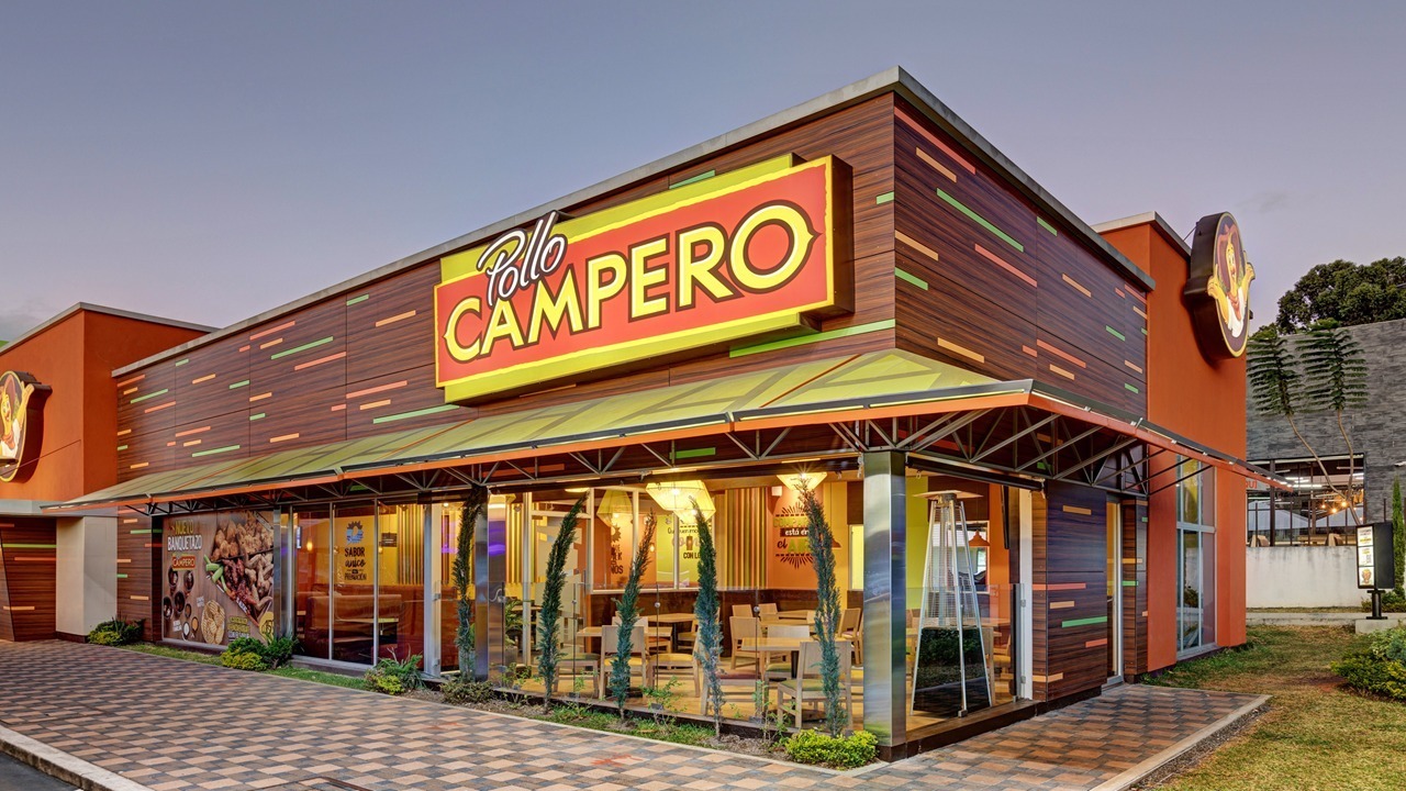 Pollo Campero se pronuncia por video grabado en restaurante