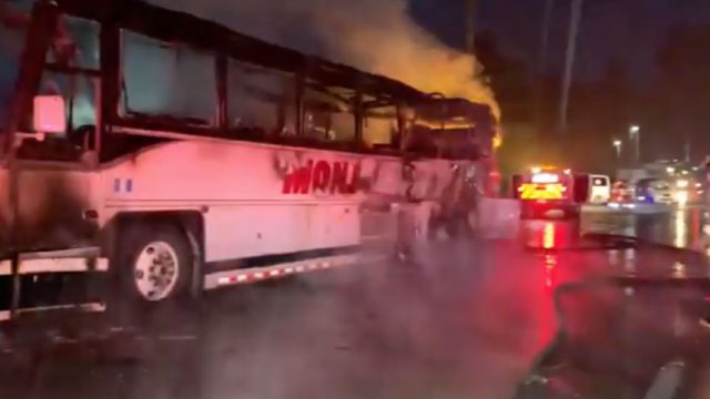 Bus de Transportes Monja Blanca se incendia