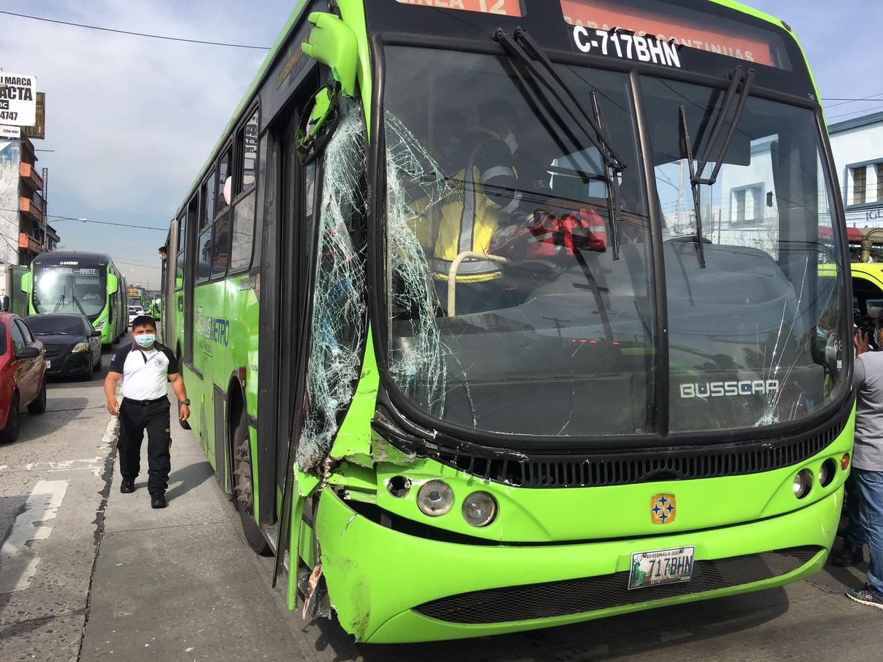 accidente de Transmetro en avenida Bolívar