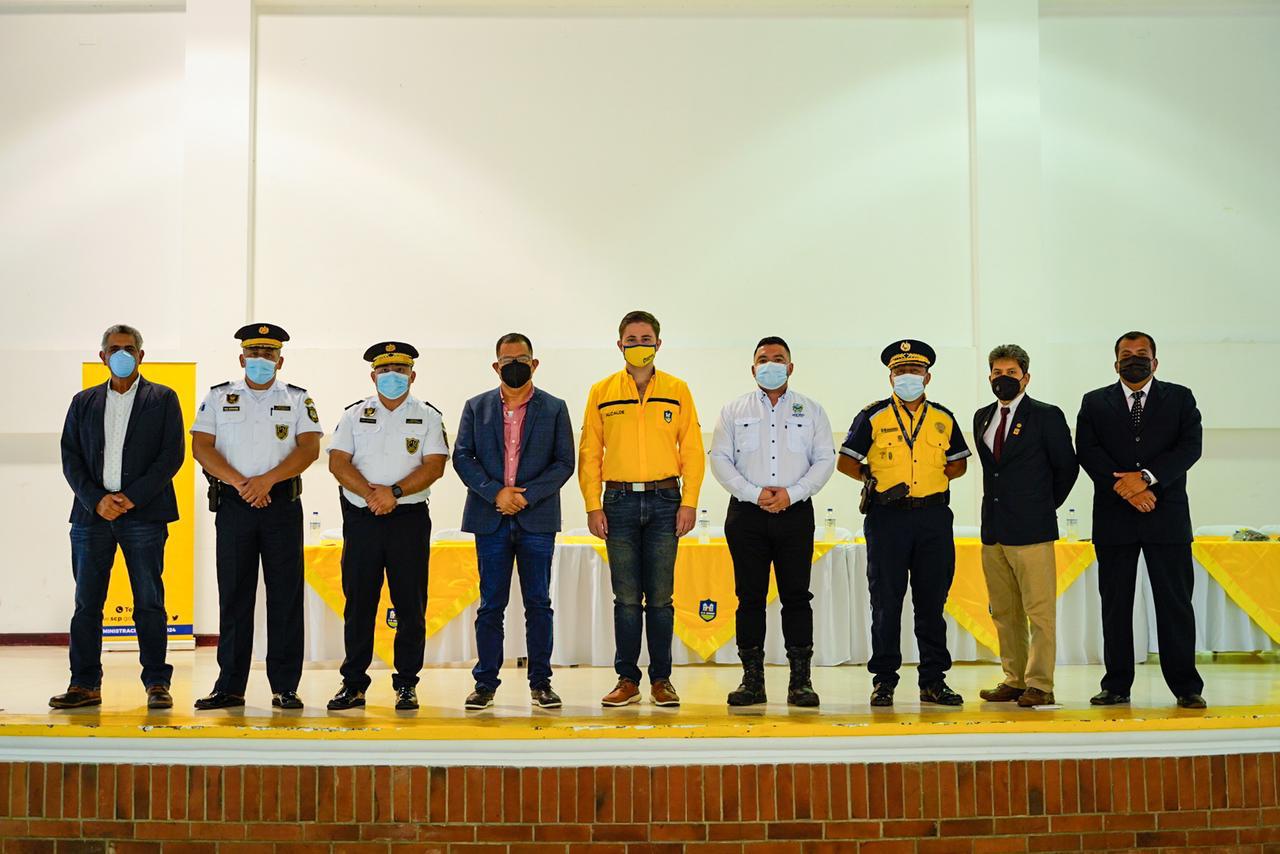 Nuevos agentes de la Policía Municipal de Morales, Izabal, graduados en Santa Catarina Pinula