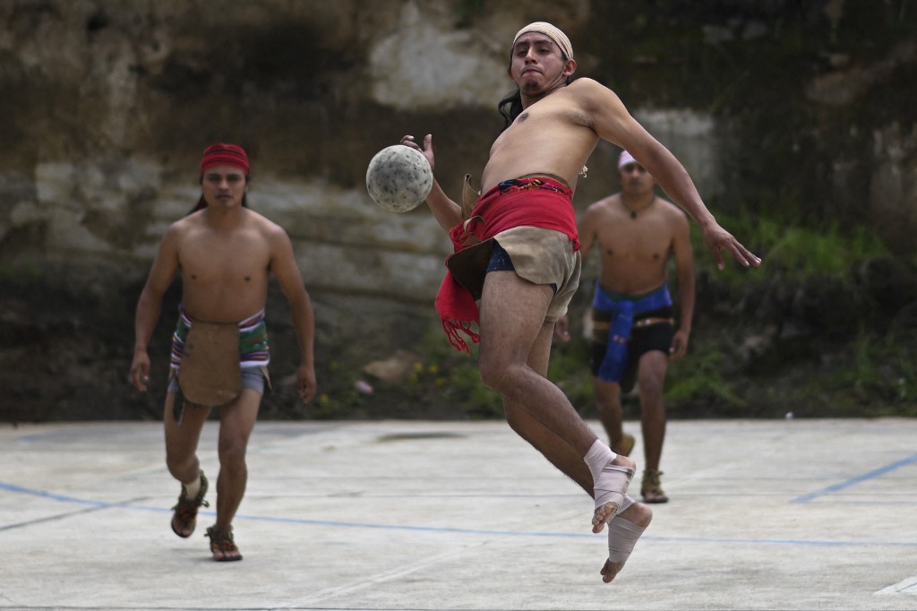 juego de pelota maya en Guatemala