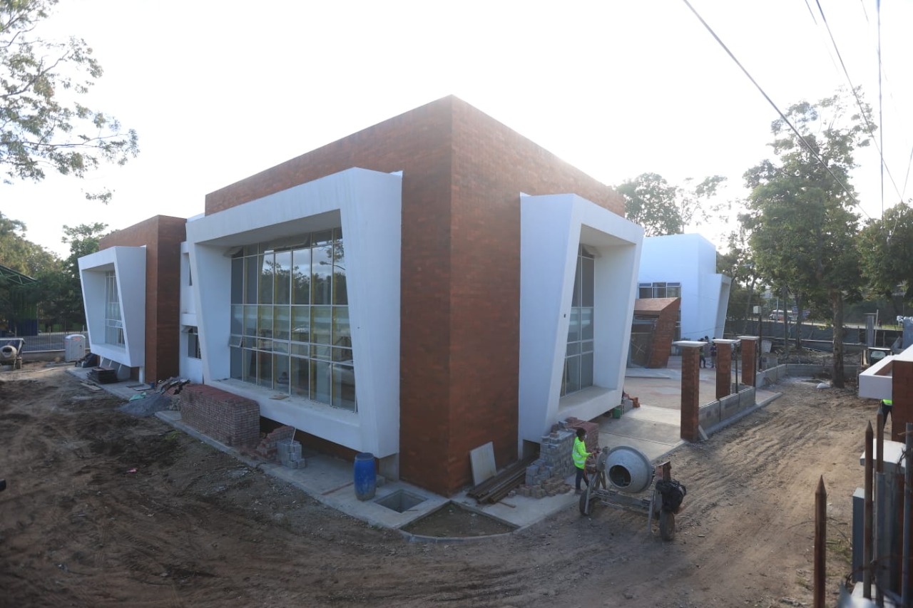 El alcalde capitalino, Ricardo Quiñónez, verificó la construcción del Munitecnológico (Munitec).