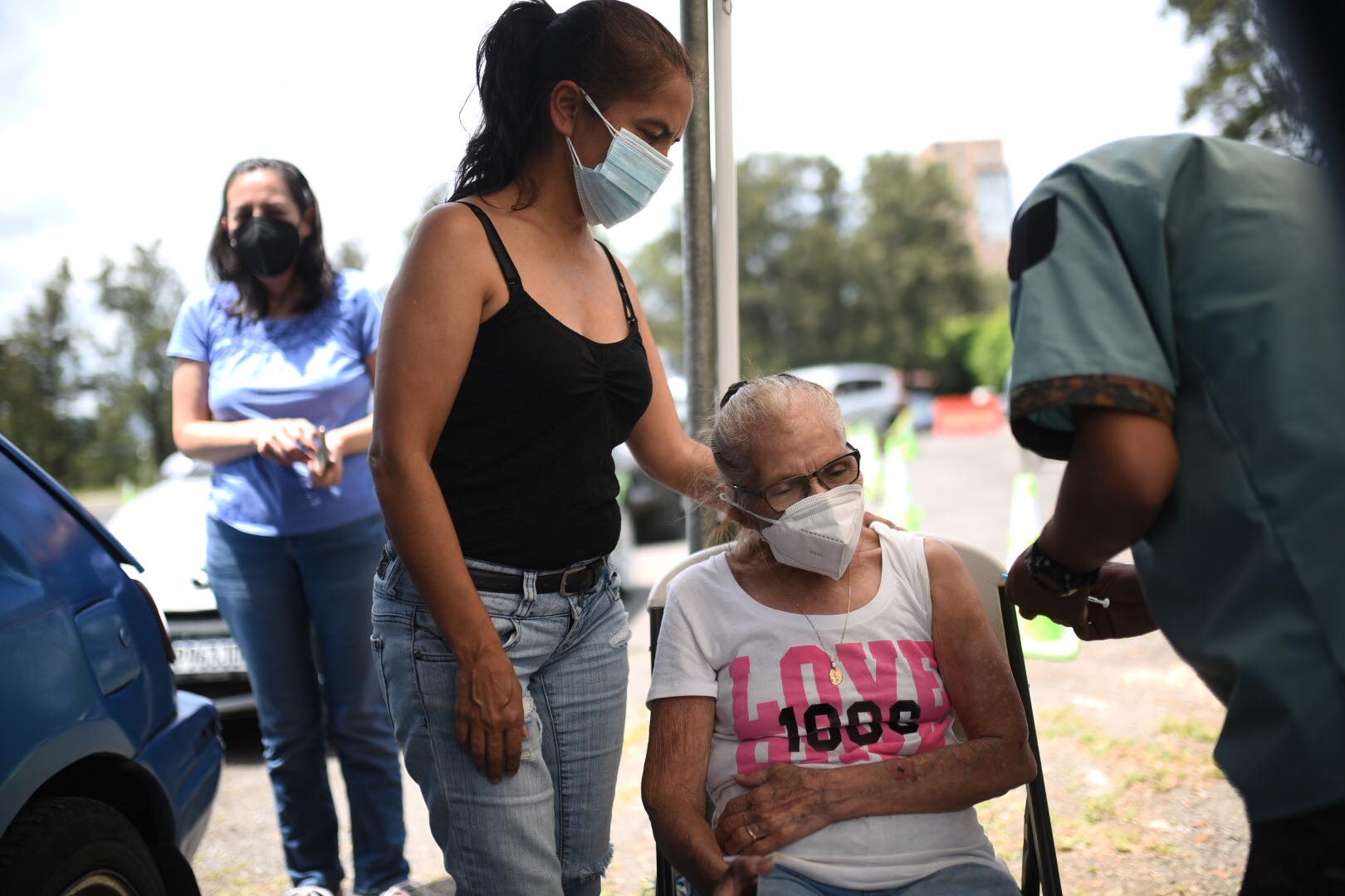 puestos de vacunación contra Covid-19 en Campo Marte, Ejército