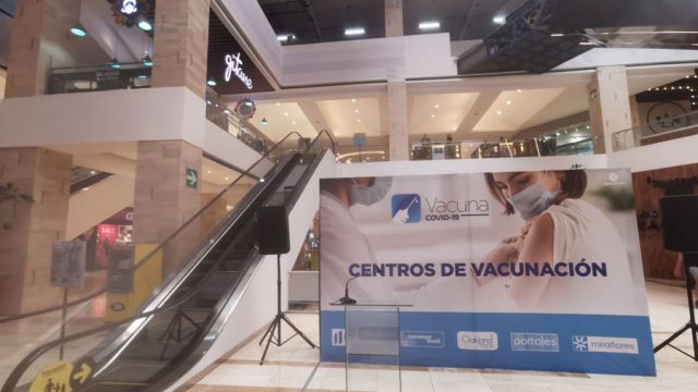 Inauguran puestos de vacunación en centros comerciales de Spectrum