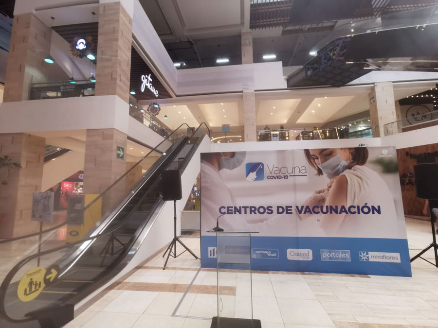 Inauguran puestos de vacunación en centros comerciales de Spectrum