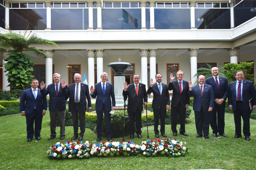 Senadores de EE. UU. se reúnen con Giammattei y Brolo