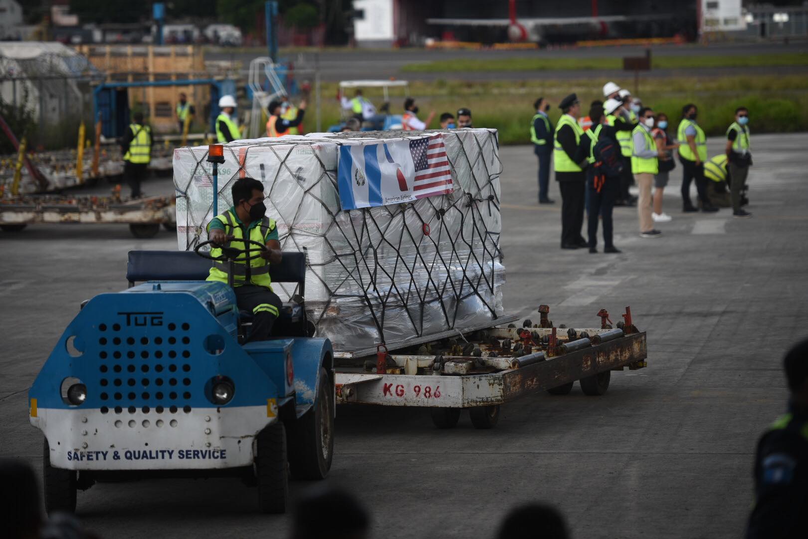 Guatemala recibe 1.5 millones de dosis contra Covid-19 donadas por EE. UU.