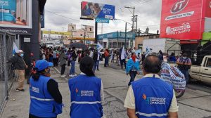 Delegados de la Procuraduría de los Derechos Humanos (PDH) verifican el respeto a los manifestantes en la calle Martí.