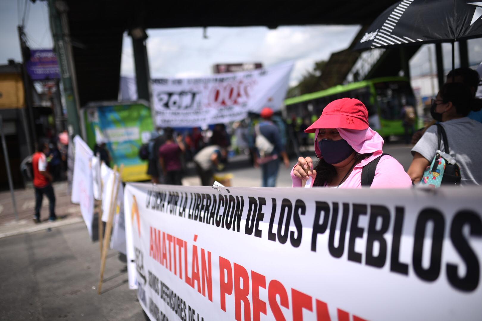 Manifestantes amplían bloqueo en calzada Aguilar Batres