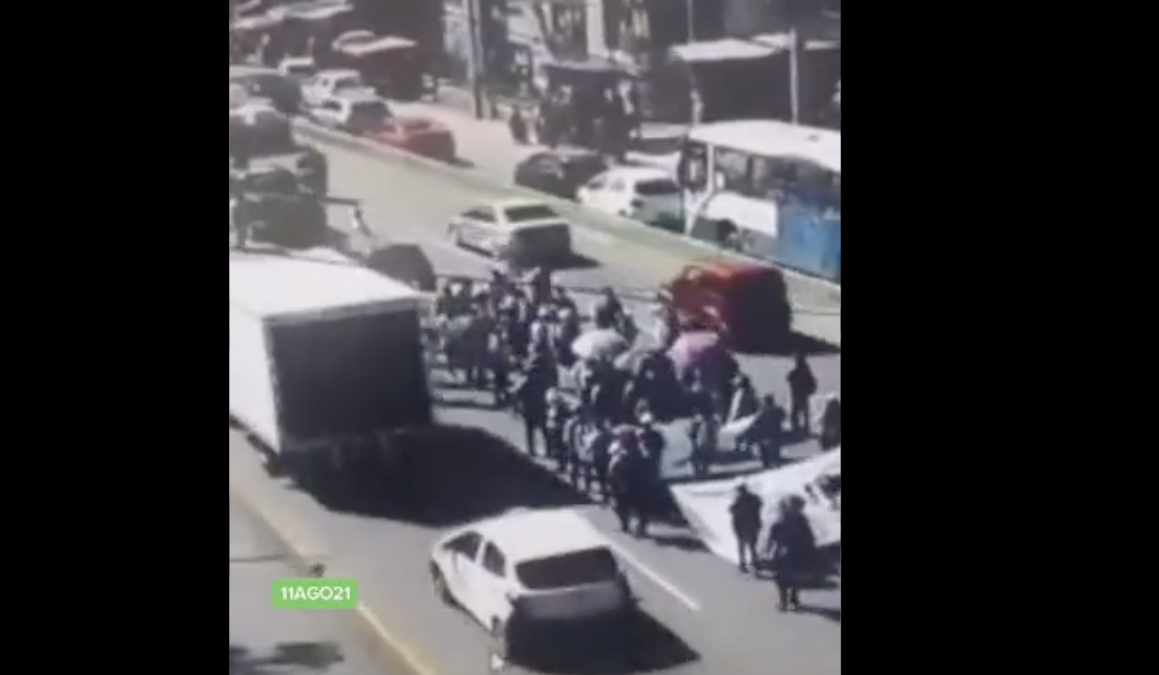 manifestación de salubristas en calzada Roosevelt