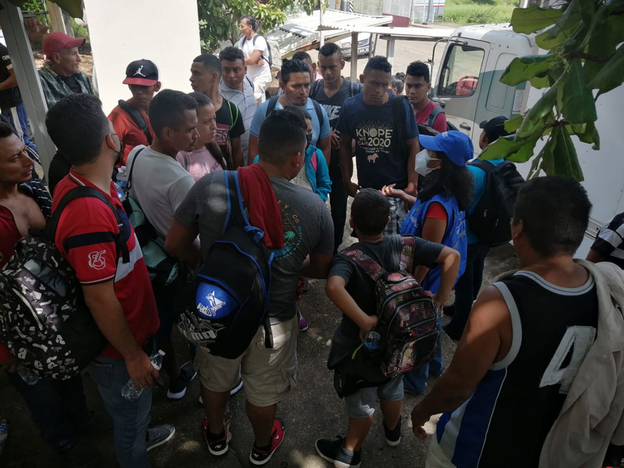 Migrantes retornados de México llegan a El Ceibo, Petén