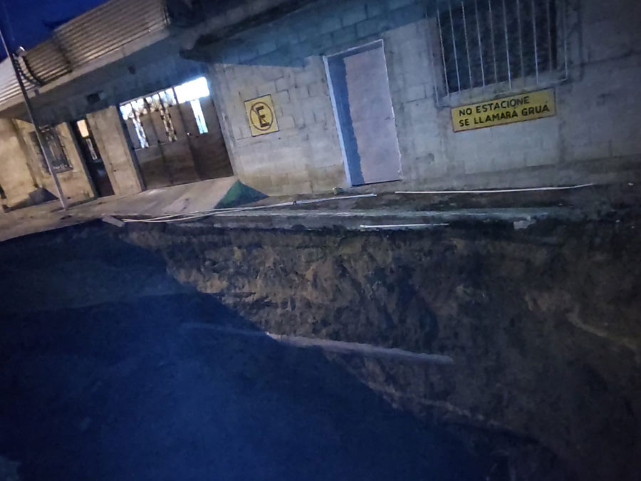 Nuevo socavamiento en sistema de drenajes en bulevar Pablo VI, en Mixco