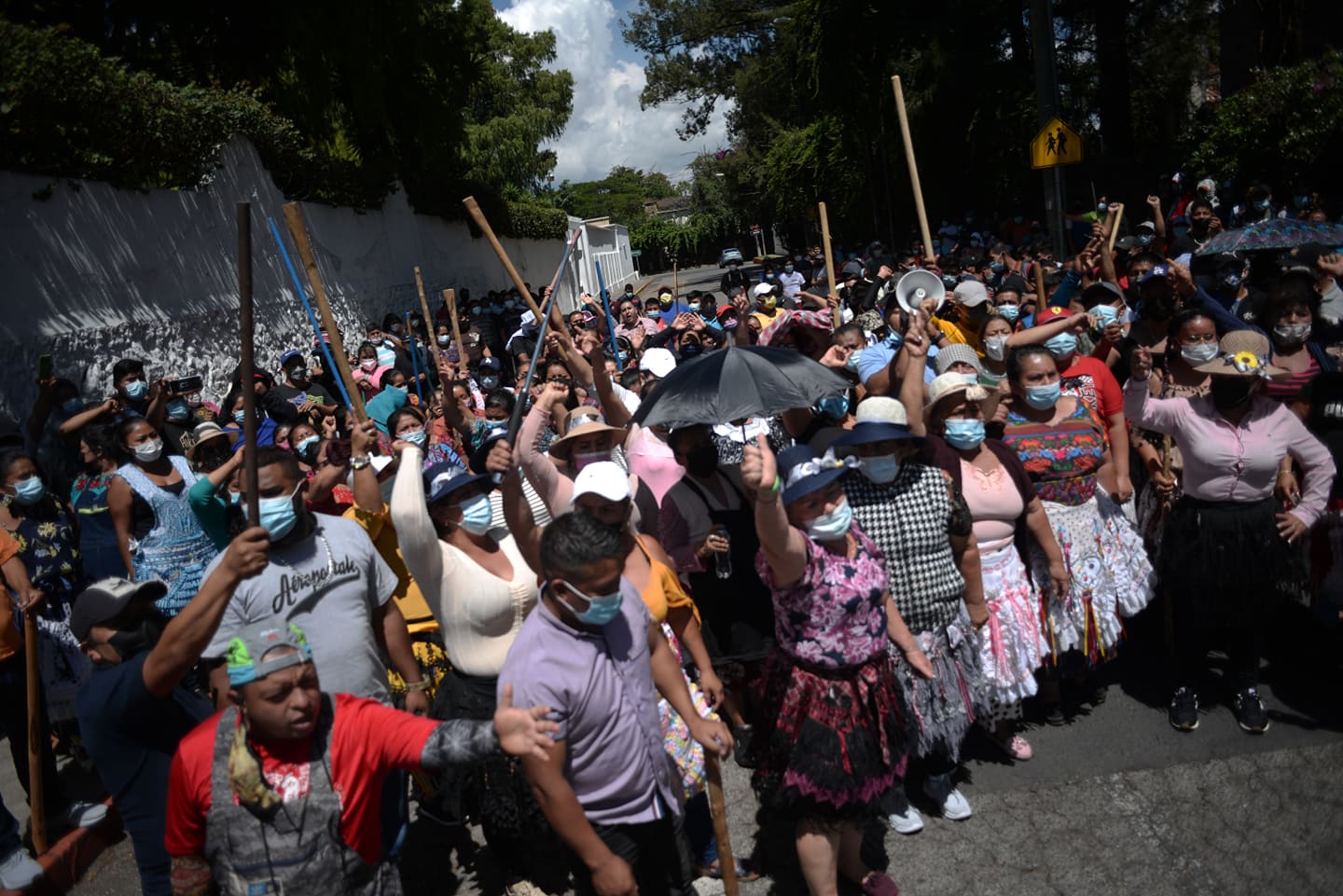 supuestos vendedores del mercado La Terminal buscan retirar a manifestantes de Calle Martí