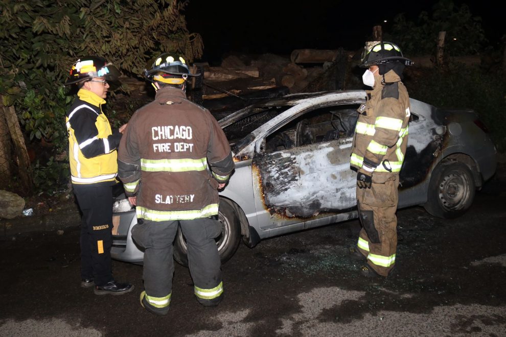 Localizan a persona fallecida dentro de carro incendiado en San José Pinula