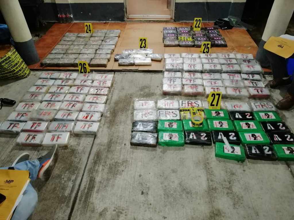 Decomisan 144 paquetes de cocaína en Livingston, Izabal