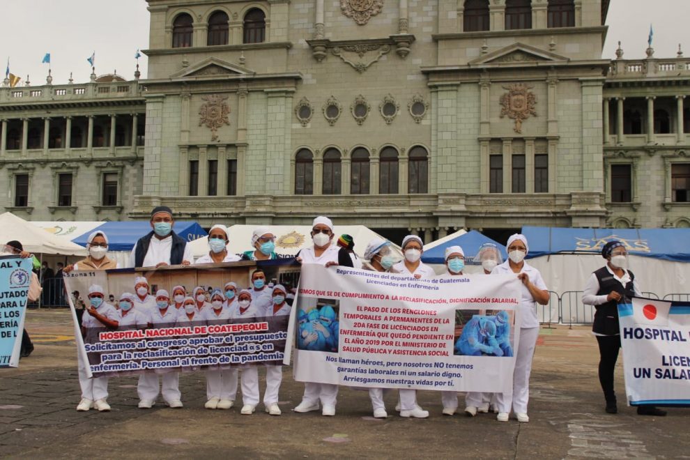 manifestación de enfermeras en plaza de la Constitución