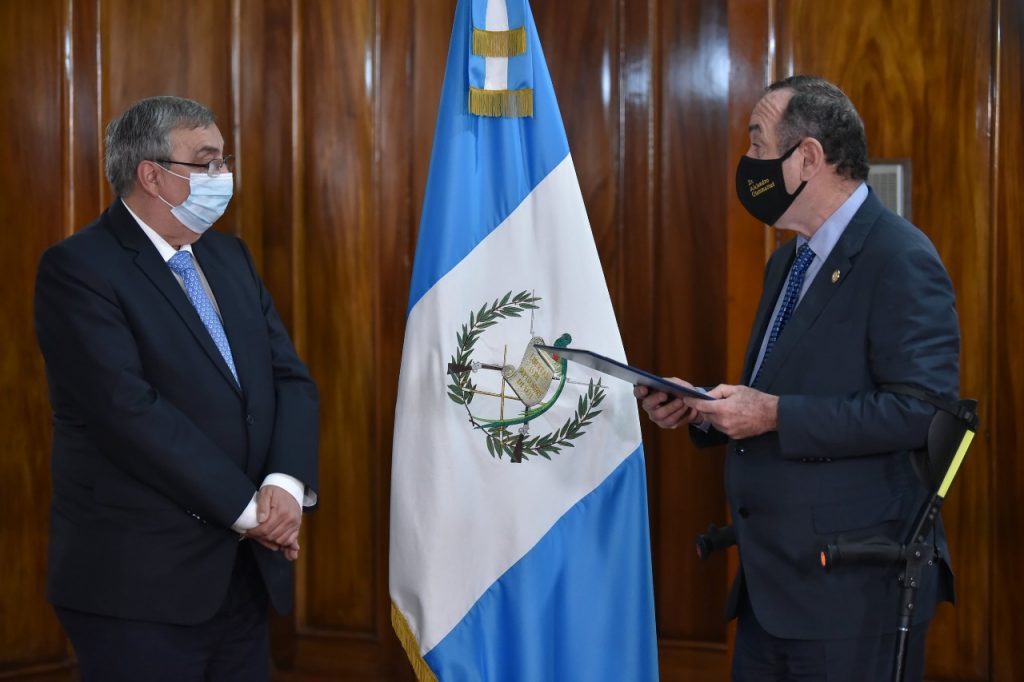 Francisco Coma es juramentado como ministro de Salud