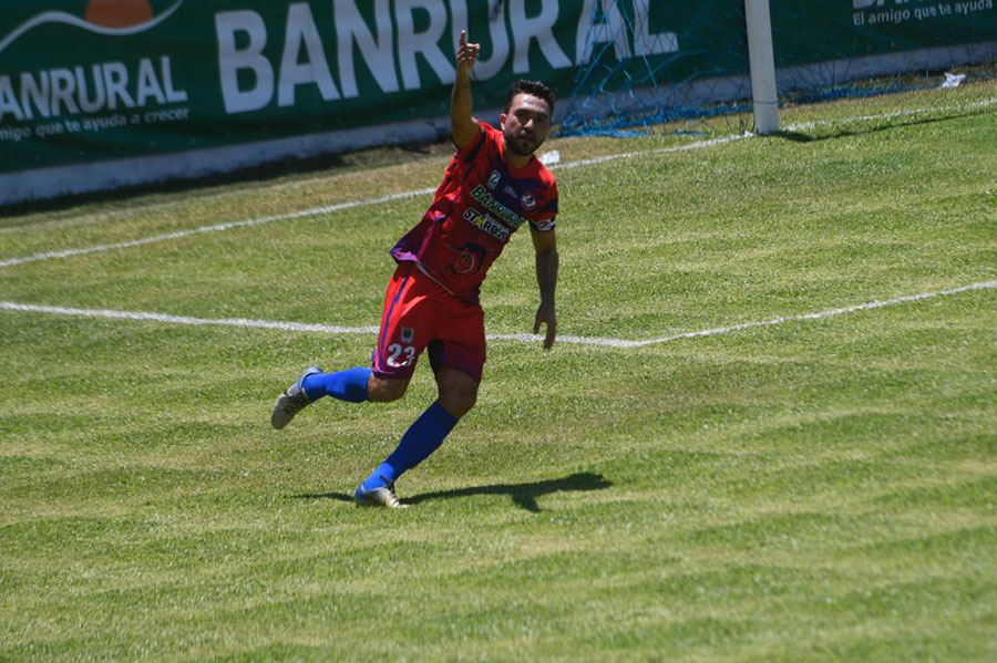 Carlos Kamiani Félix, goleador de Iztapa