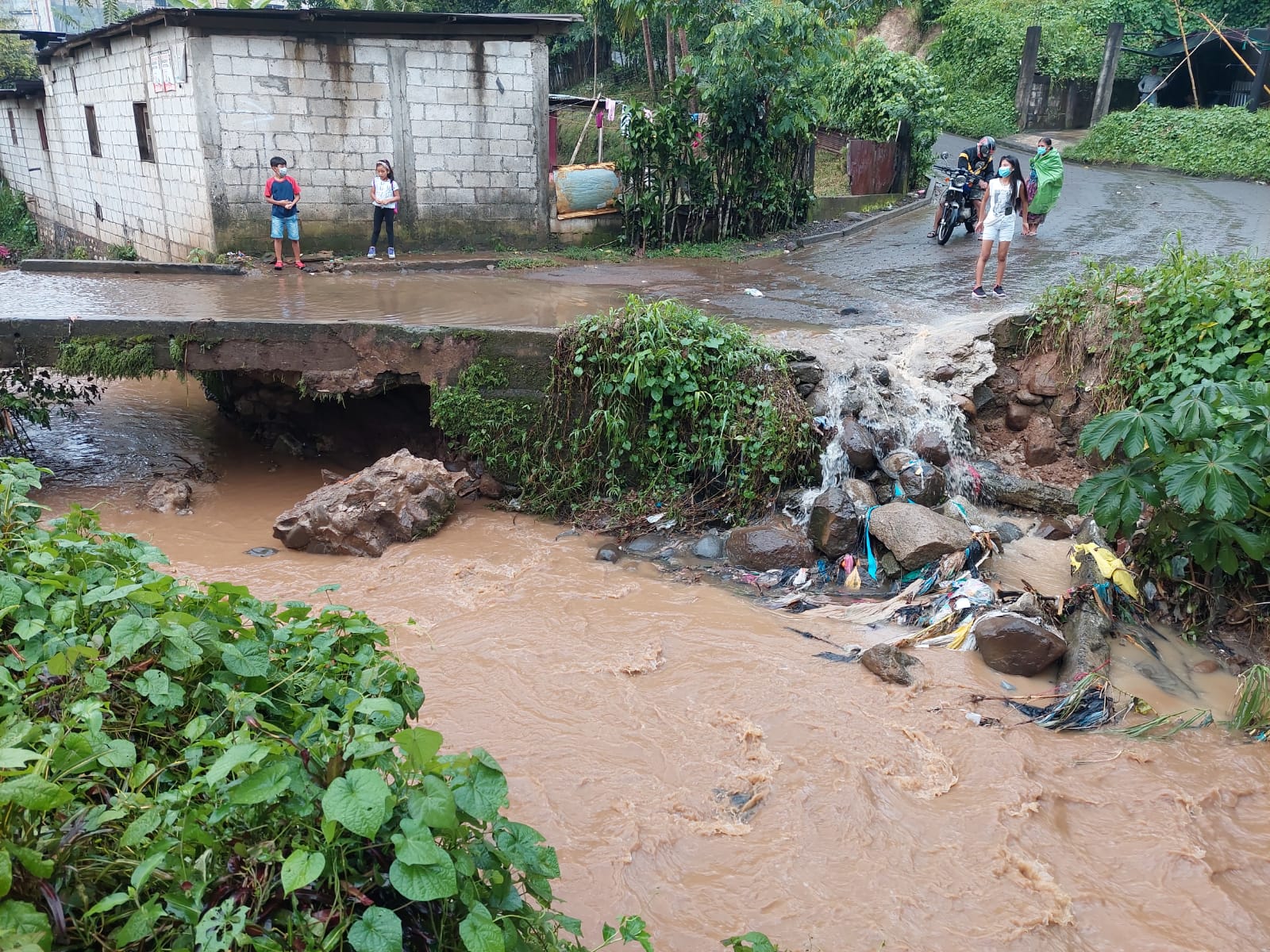 Lluvias dejan más de 18 mil personas afectadas en cuatro departamentos