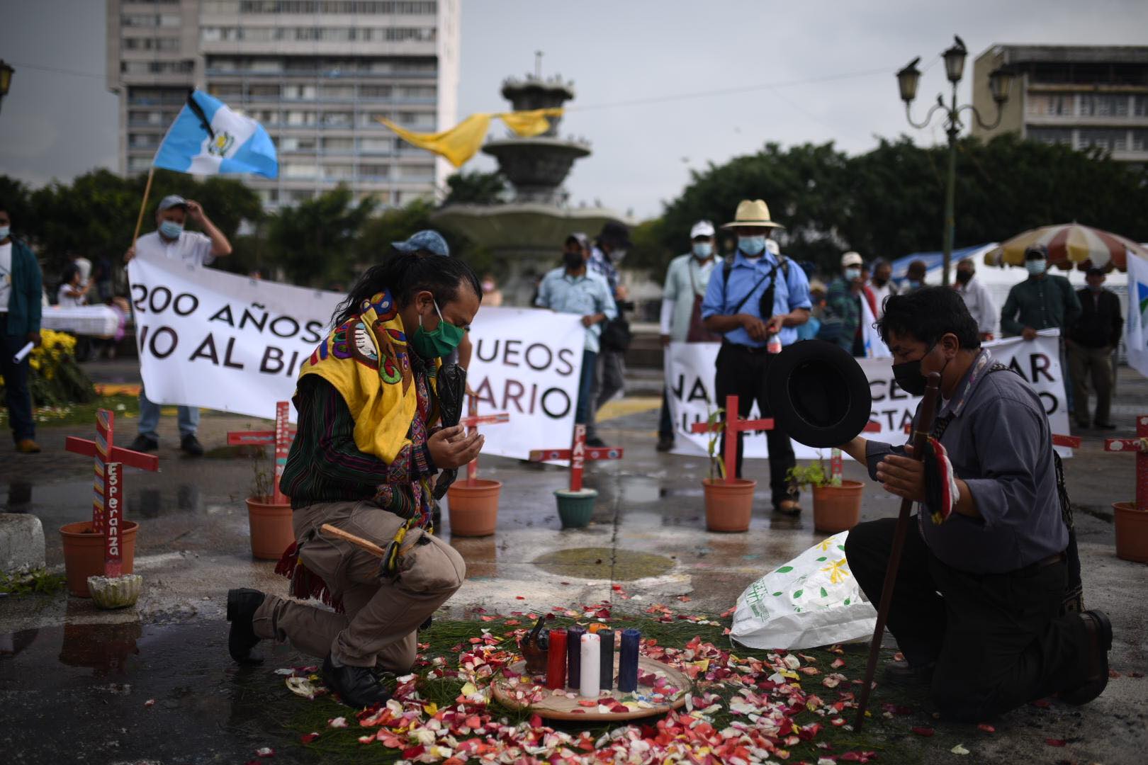 manifestación en plaza de la Constitución contra el bicentenario