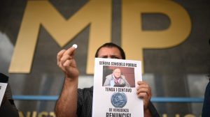 manifestación en el Ministerio Público para exigir la renuncia de Consuelo Porras