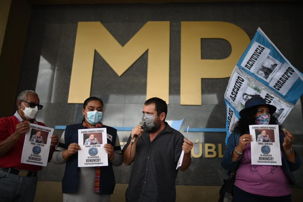 manifestación en el Ministerio Público para exigir la renuncia de Consuelo Porras