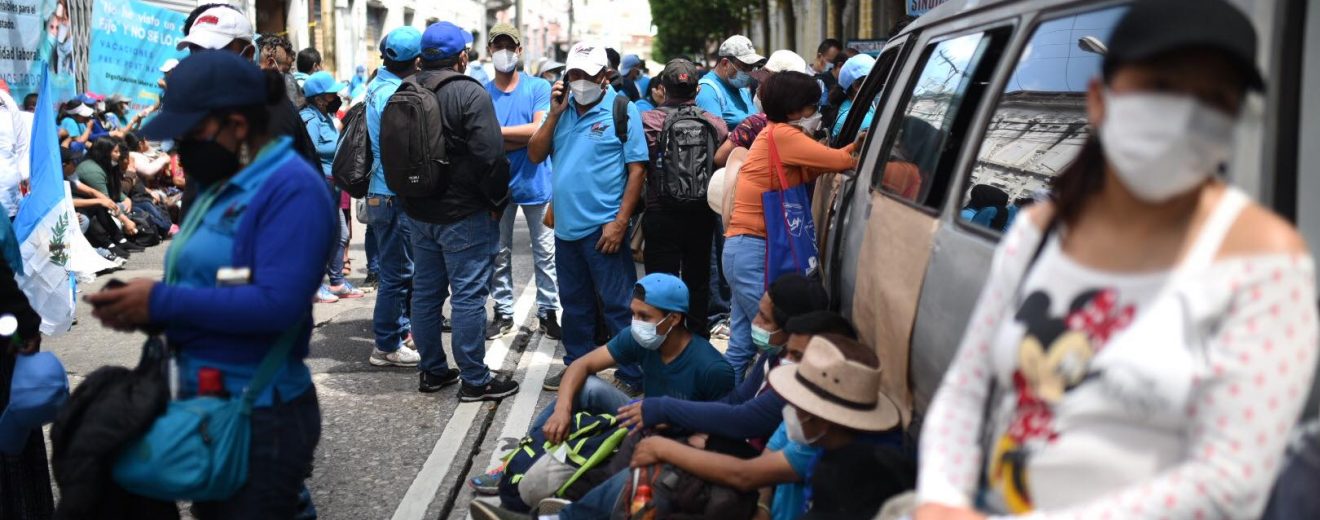 manifestación de sindicato de salud frente al Congreso