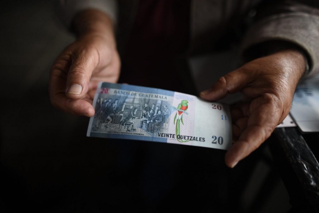 comienza circulación de billete y moneda conmemorativos del bicentenario de independencia