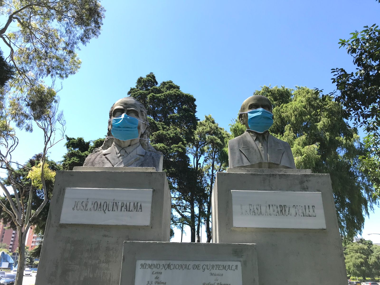 monumentos con mascarilla en la capital