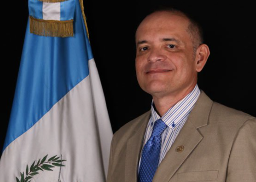 diputado Estuardo Vargas, jefe del bloque UNE