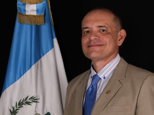 diputado Estuardo Vargas, jefe del bloque UNE
