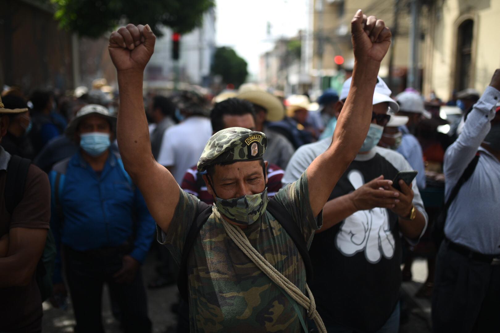 veteranos militares manifiestan frente al Congreso para exigir resarcimiento