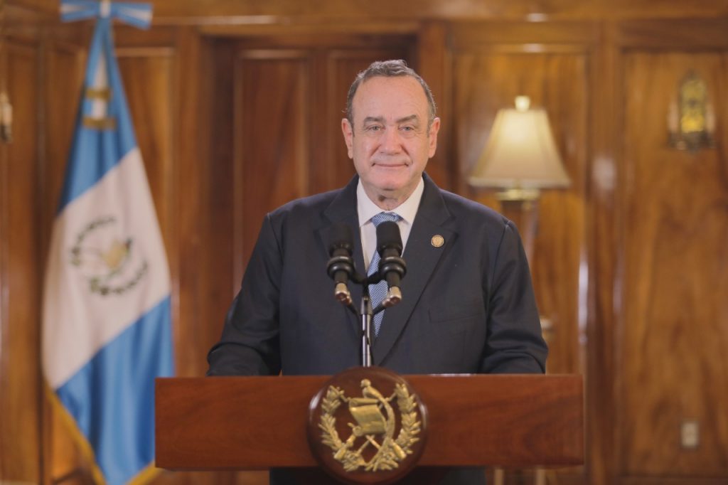 presidente Alejandro Giammattei brinda mensaje en cadena nacional sobre Covid-19