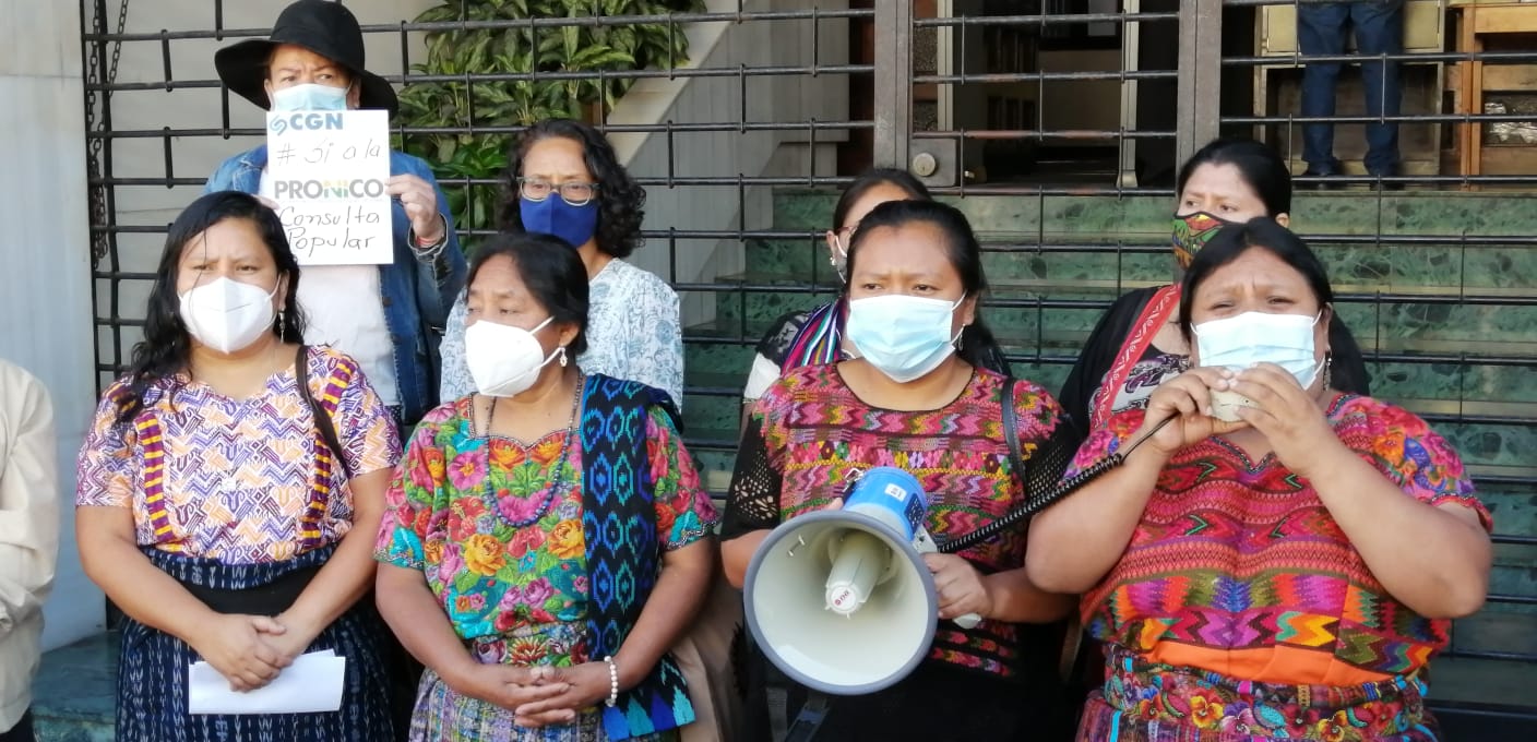 Organizaciones manifiestan frente a la CC en rechazo al estado de Sitio en El Estor